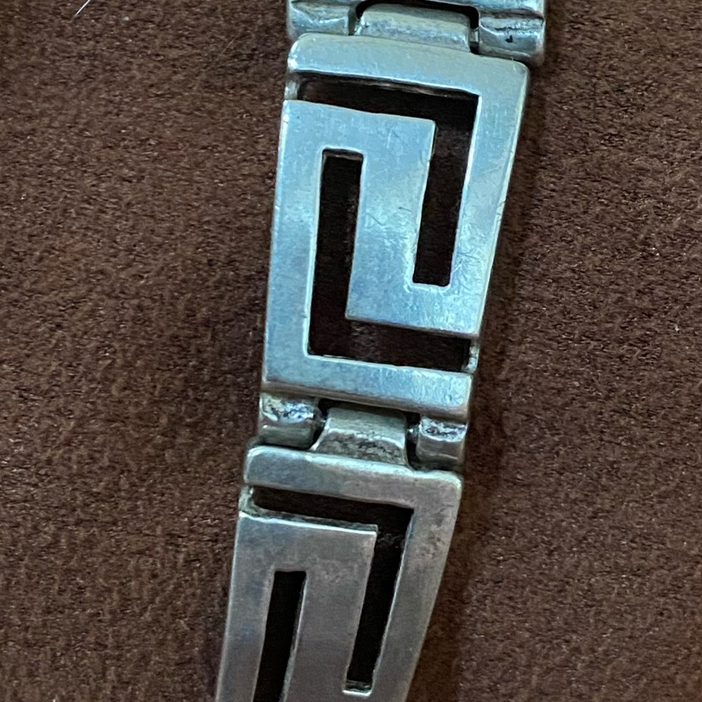 Unisex- 8” Greek Key Tapered pattern bracelet. Beautiful!! Triple lock bracelet